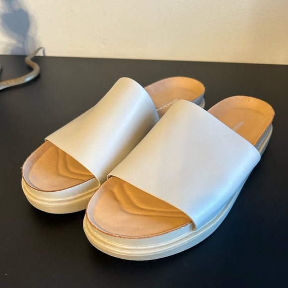 Vagabond Erin size 8.5 eu 39 cream white beige slide sandal worn once. - Picture 3 of 3